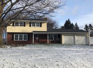 32 Matthew Dr, Fairport, NY 14450
