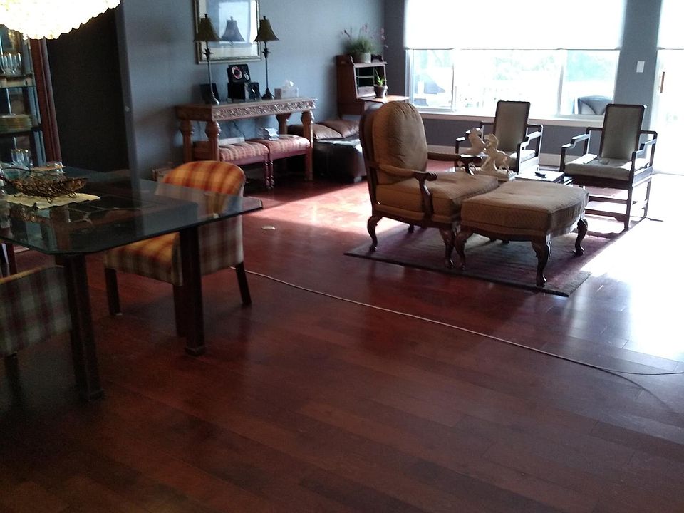 Living and dinning room.