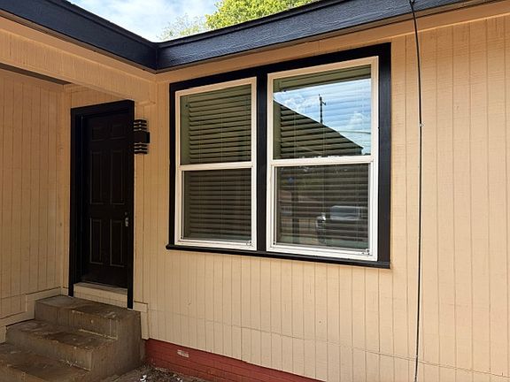 4th image of 1104 Webb St