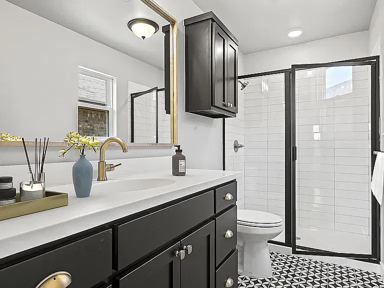 3 bed, 1295 sqft, $1,995 — Photo 3