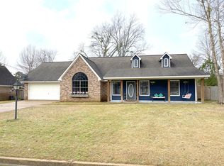 60 Summer Lane Dr, Columbus, MS 39702