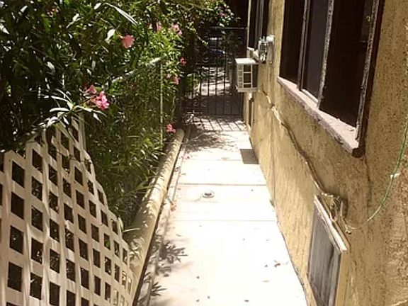 4th image of 1914 N Las Palmas Ave