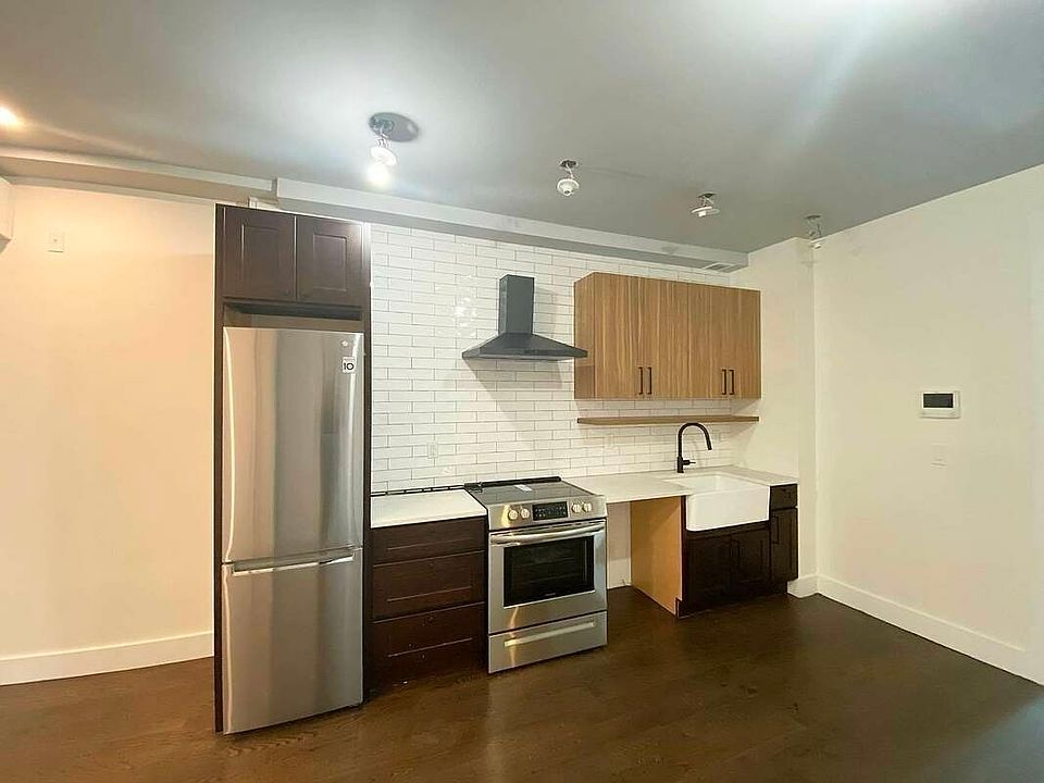 2nd image of 20 Havemeyer St #204