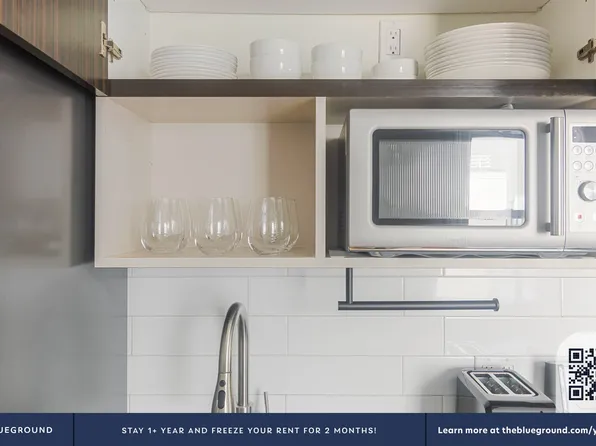 515 West 47th Street image 7 of 23