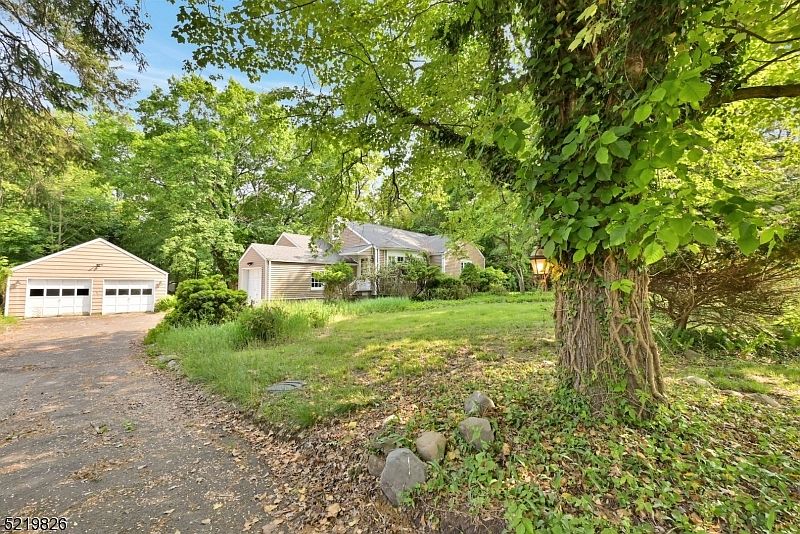 1st image of 672 Birchwood Dr
