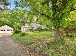 672 Birchwood Dr, Wyckoff, NJ 07481