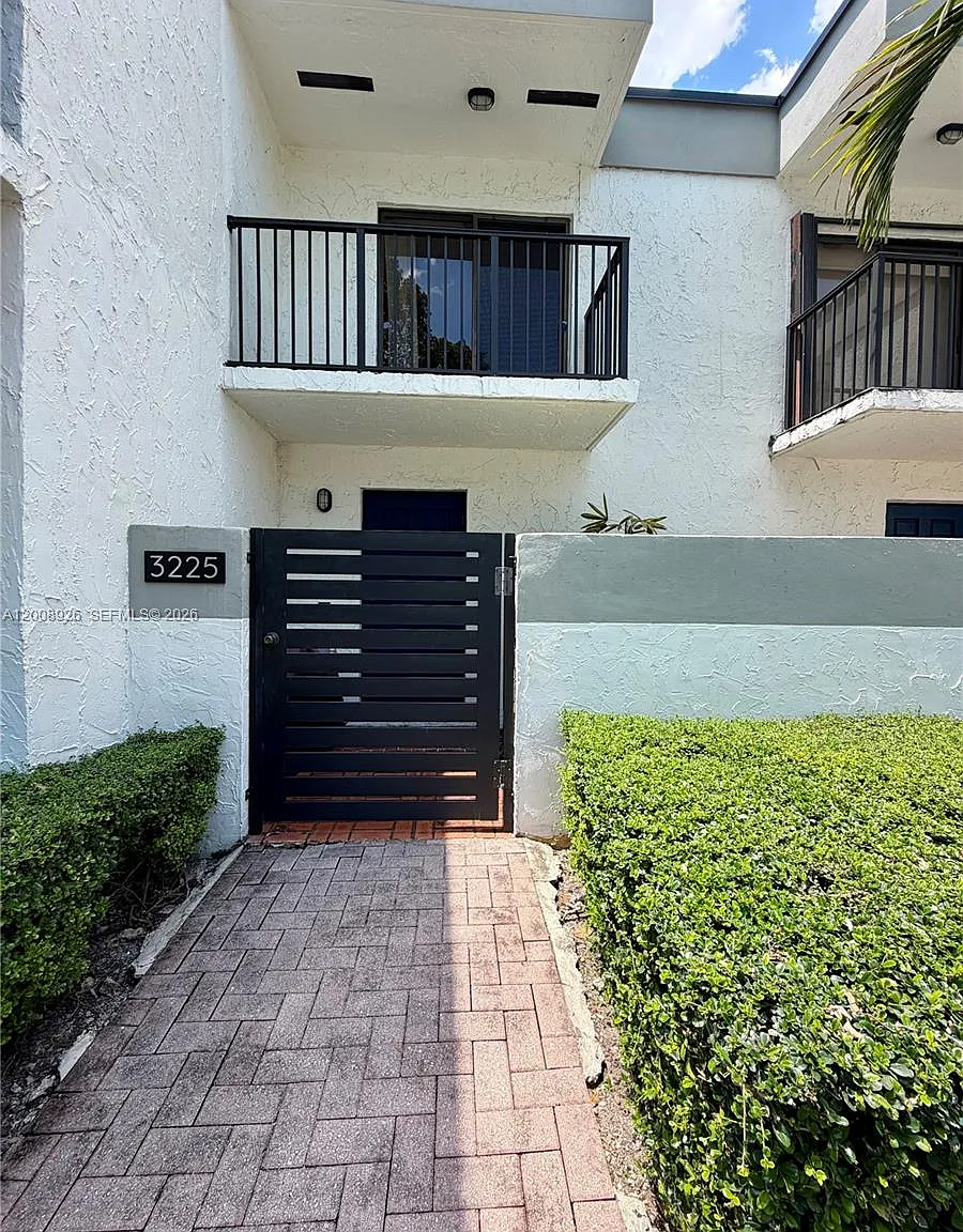 Grove Paradise Condo — Photo 1
