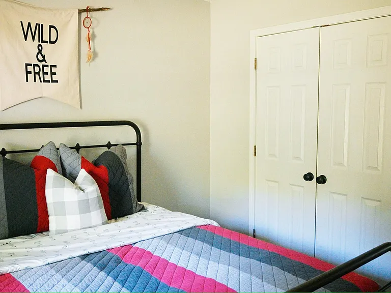 Guest bedroom