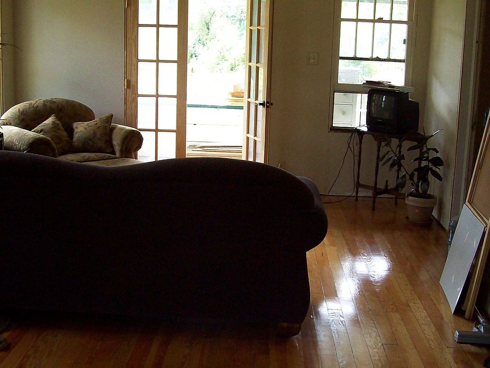 2nd image of 24939 Jefferson St