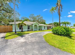 1030 SW 66th Ave, Pembroke Pines, FL 33023