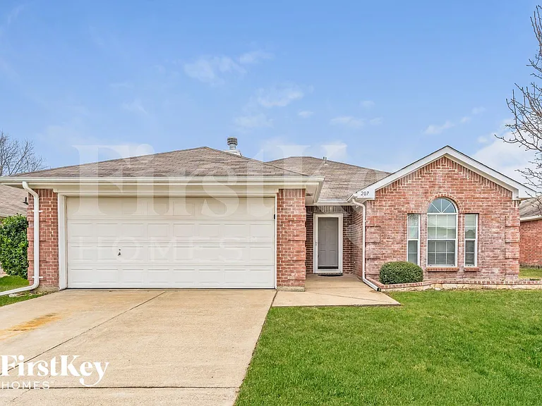 207 Amherst Dr — Photo 1