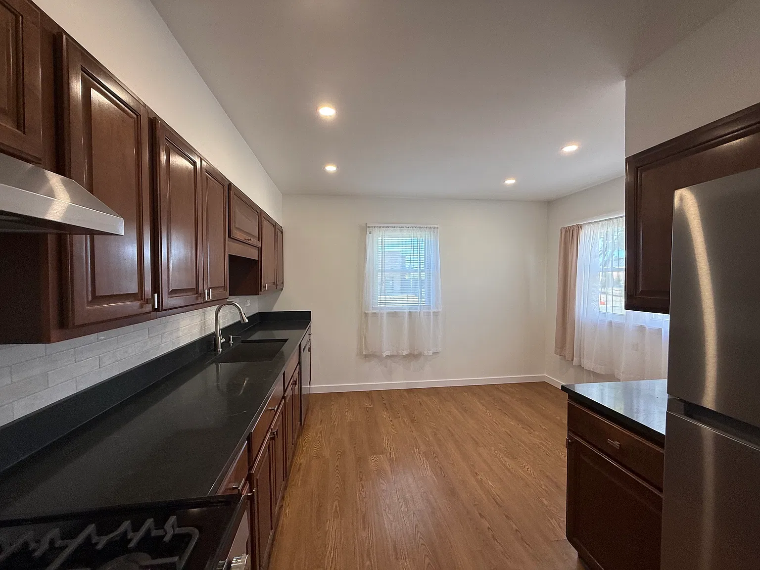 3 bed, 1940 sqft, $2,890 — Photo 4