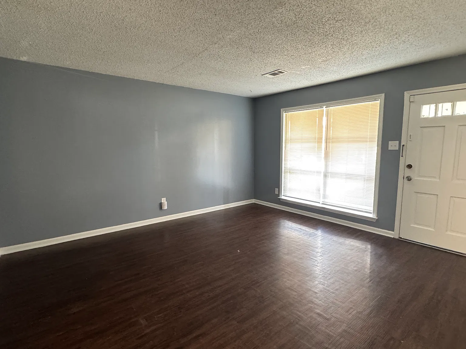 3 bed, 2.0 bath, 1193 sqft, $1,350 — Photo 4