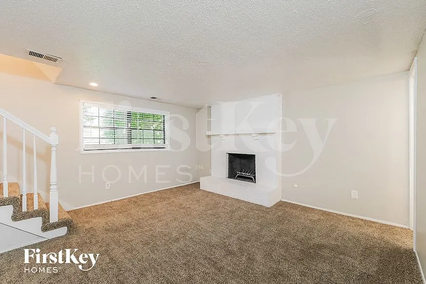 3 bed, 2.0 bath, 1435 sqft, $1,930 — Photo 4