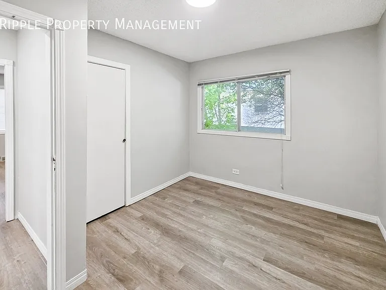 424 32nd Ave NW #UPPER — Photo 16
