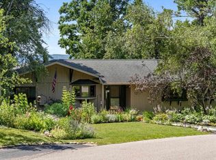 121 Hill Dr, Harbor Springs, MI 49740