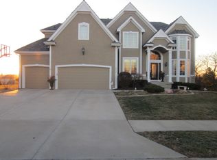 9312 Falcon Ridge Dr, Lenexa, KS 66220