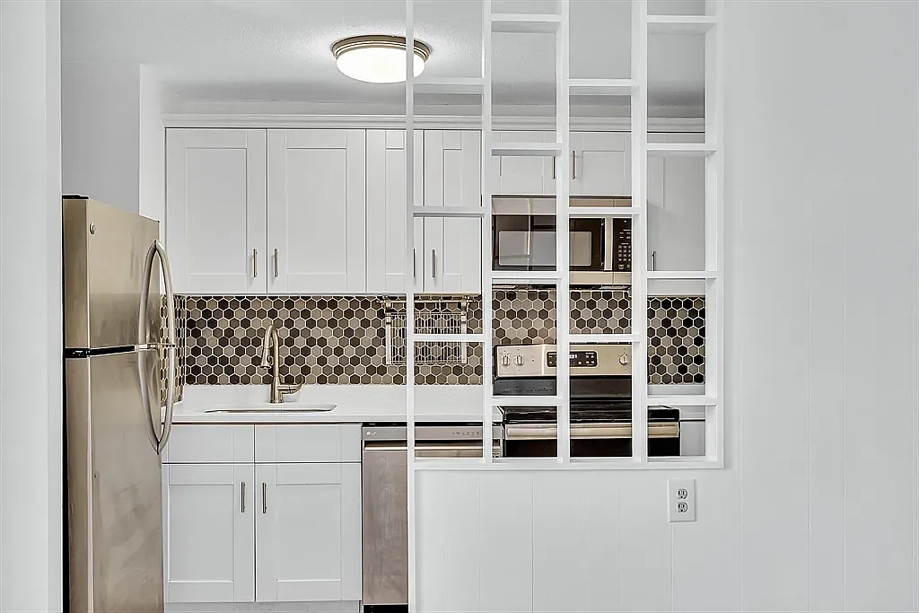 2 bed, 748 sqft, $2,595 — Photo 3