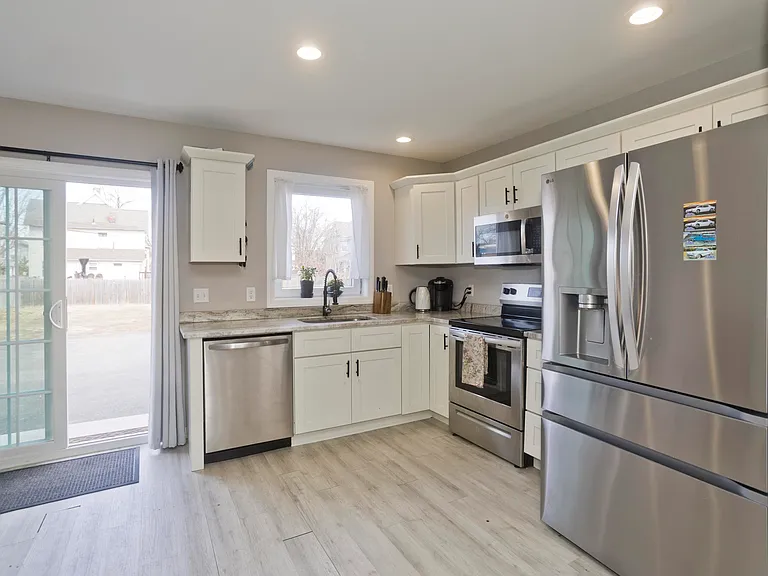 32 Clark St #34 — Photo 6