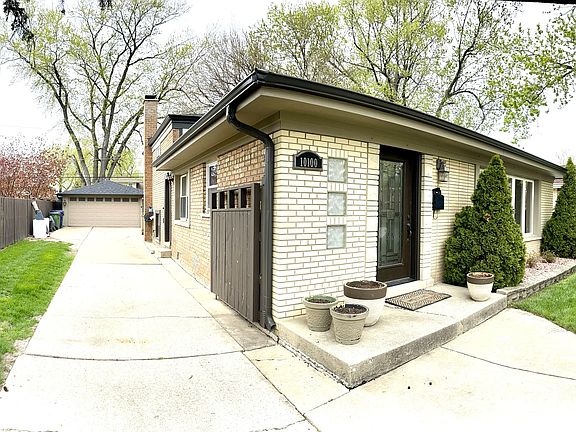 3rd image of 10100 Minnick Ave