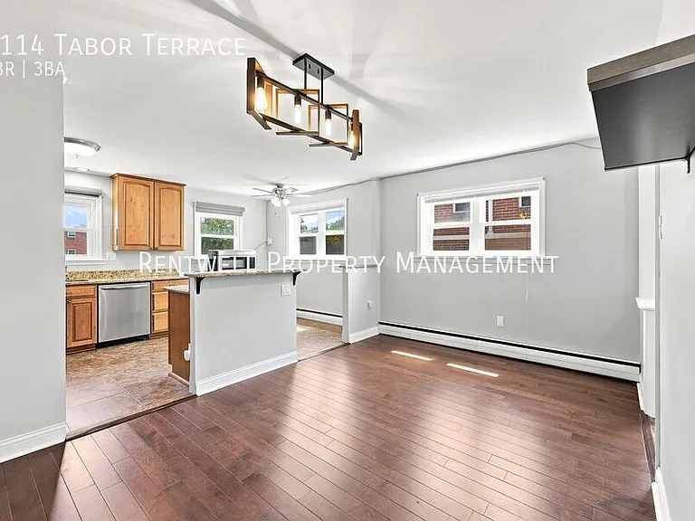 1114 Tabor Ter — Photo 3