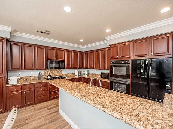 3rd image of 2815 Douglas Way