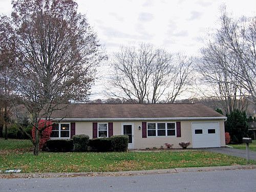 2nd image of 4092 Hilltop Dr