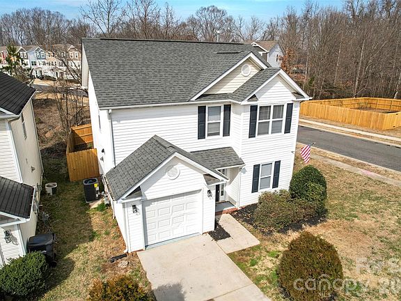 2nd image of 1421 Braveheart Ln