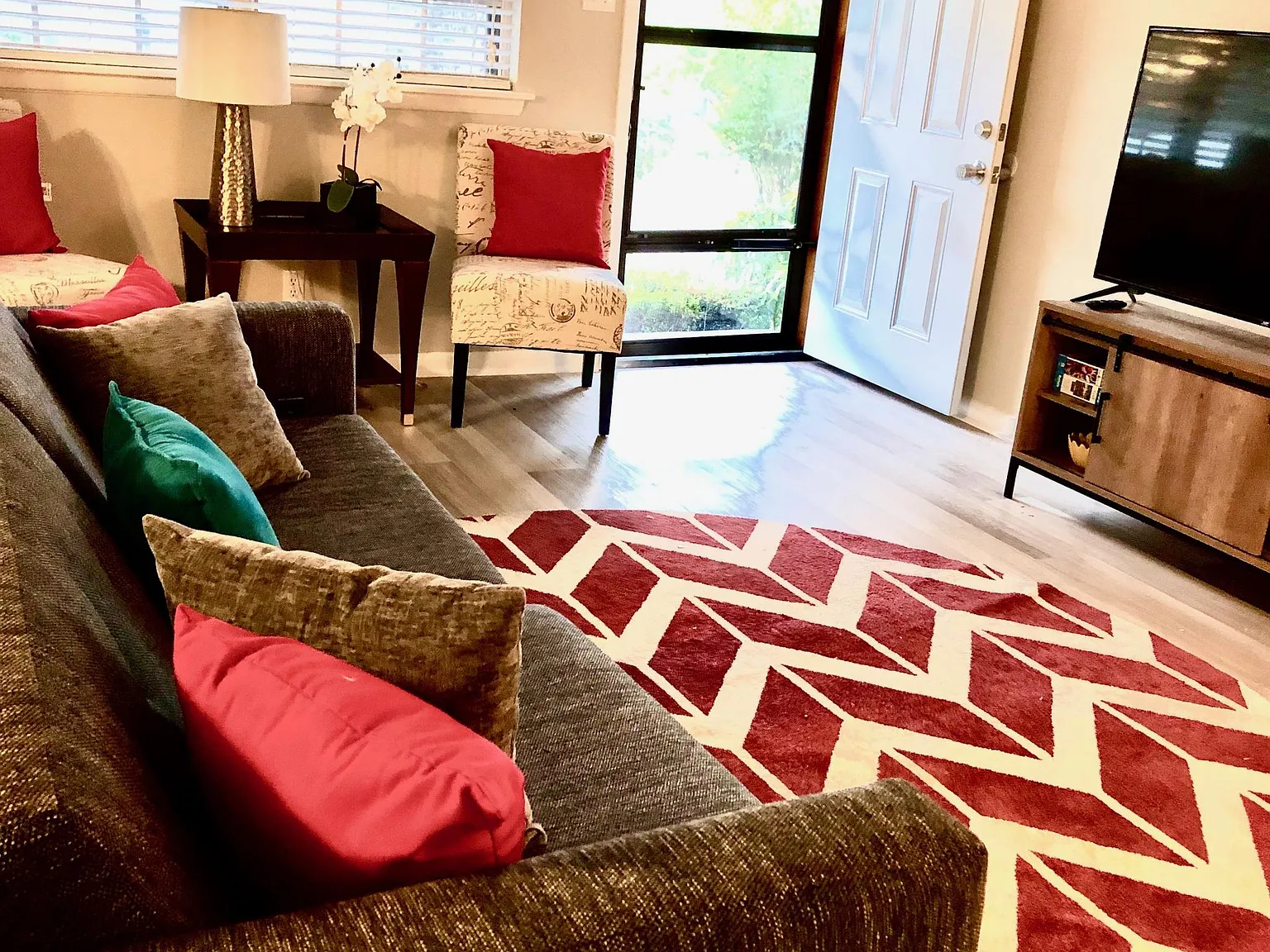 301 Latona Ln — Photo 3