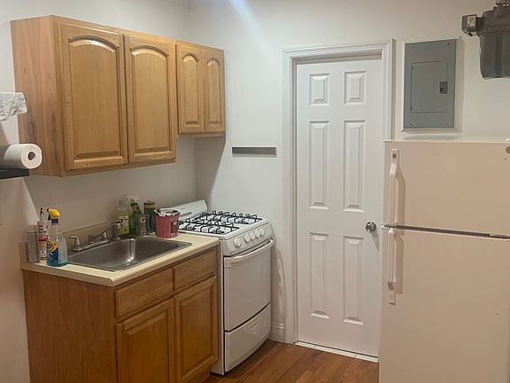 4th image of 189 E 3rd St #1D