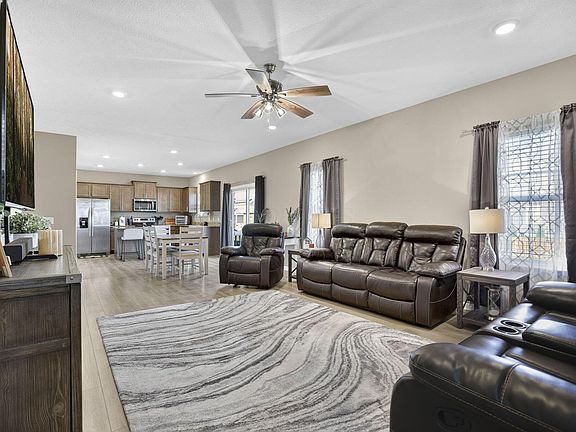 4th image of 61 Scarlett Dr