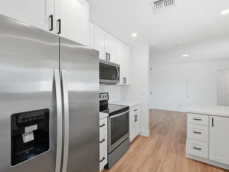 1034 E Hermosa Dr — Photo 8