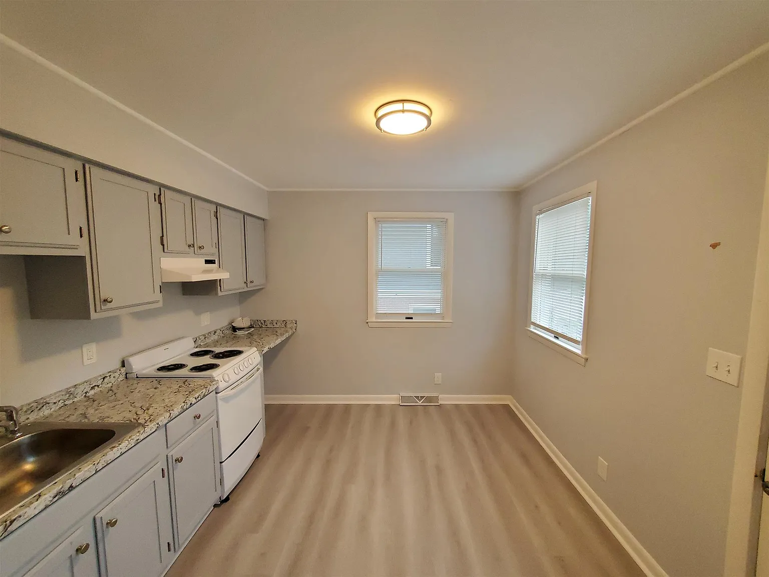 Studio, 400 sqft, $2,300 — Photo 4
