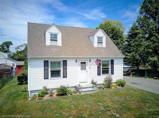 158 Briarwood Ave, Middletown, RI 02842