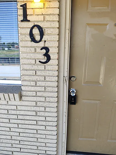 700 S McGee St #103 Photo 1