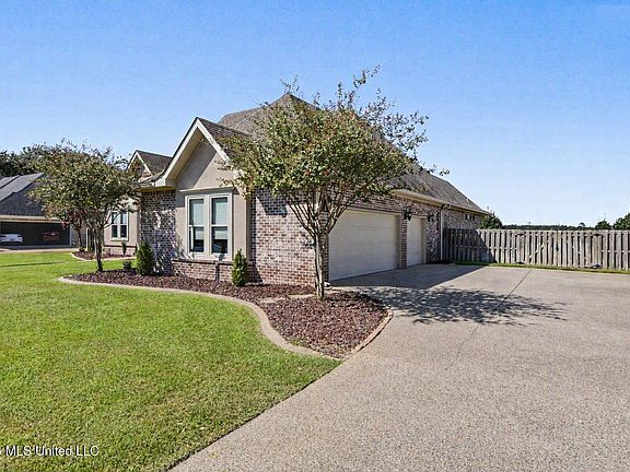 3rd image of 3008 Oakleigh Cir