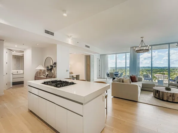 313 W 17th St Unit 1404, Austin, TX 78701