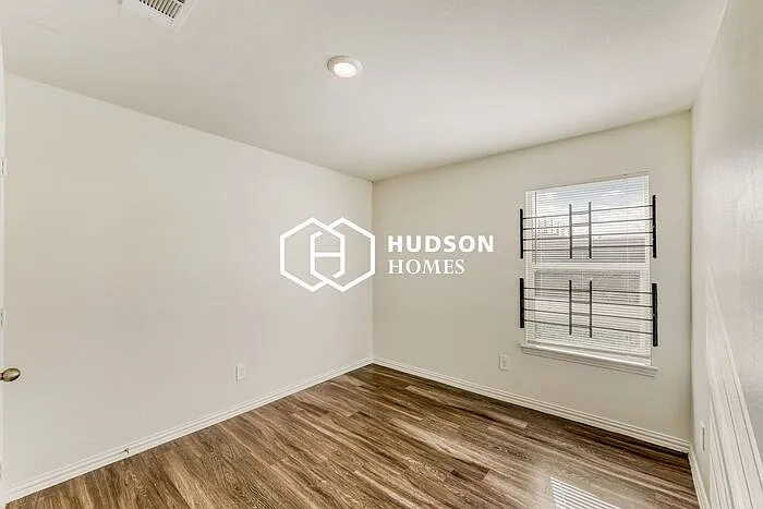 2203 Pearl St — Photo 7