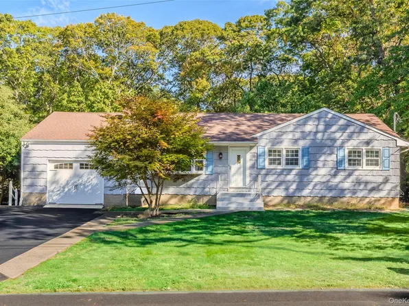 15 Oakwood Avenue, Miller Place, NY 11764