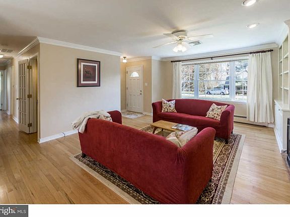 5th image of 937 N Hill Dr