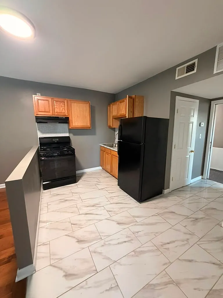 2 bed, 777 sqft, $1,800 — Photo 1