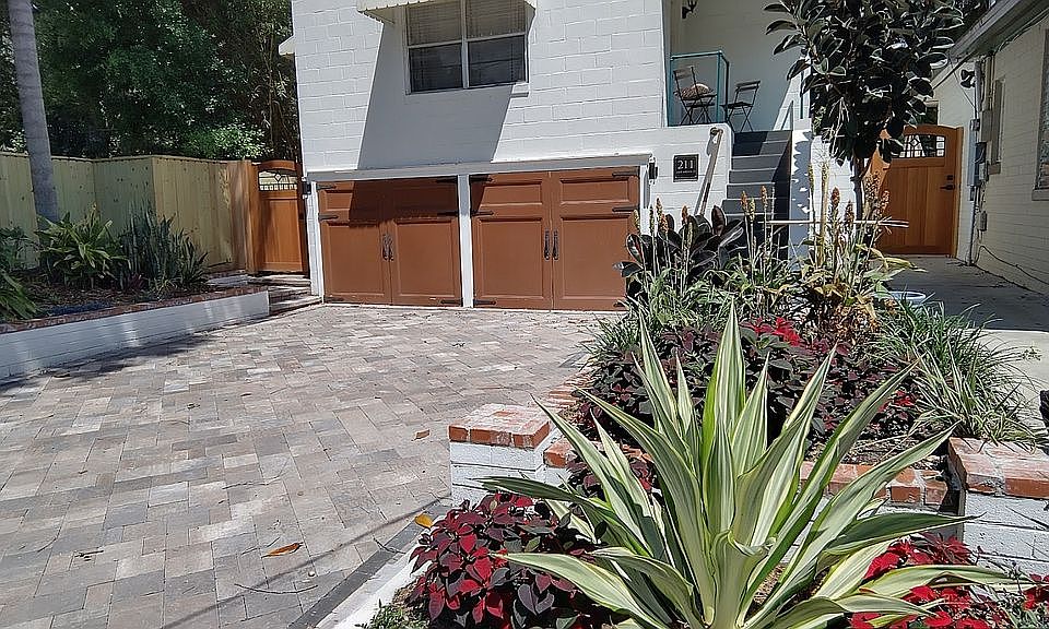 1st image of 211 E Miller St
