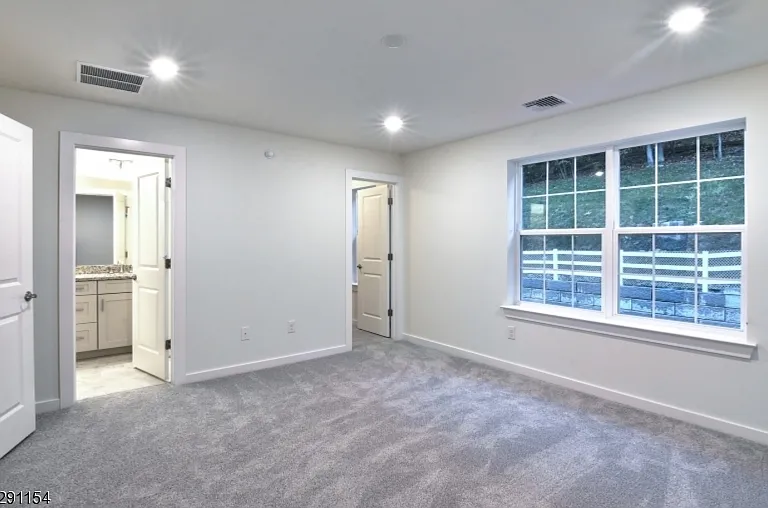 702 Parkview Ln — Photo 9