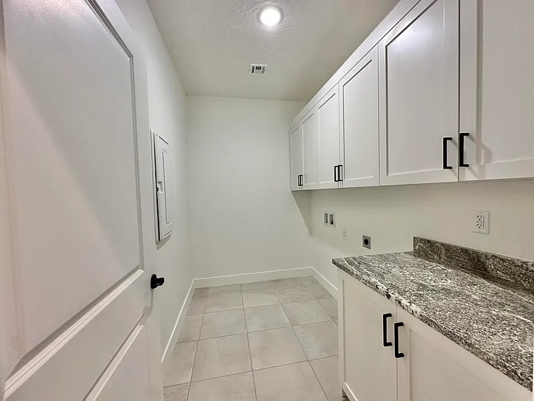 198 N 2480 W #87 — Photo 6