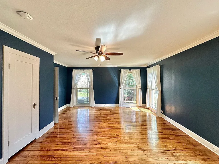 802 Hamvasy Ln — Photo 28