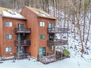 8 Steamboat Dr, Vernon, NJ 07462