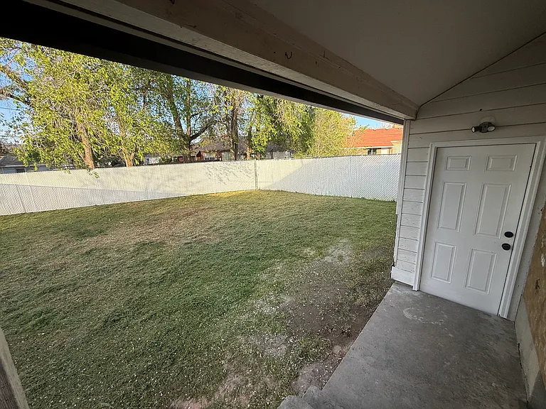 1372 W Glenrose Dr — Photo 16