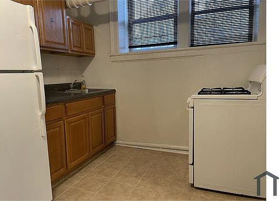 5th image of 23 Harvard St #13