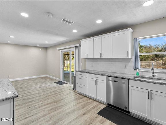 3rd image of 1749 Valencia Ave