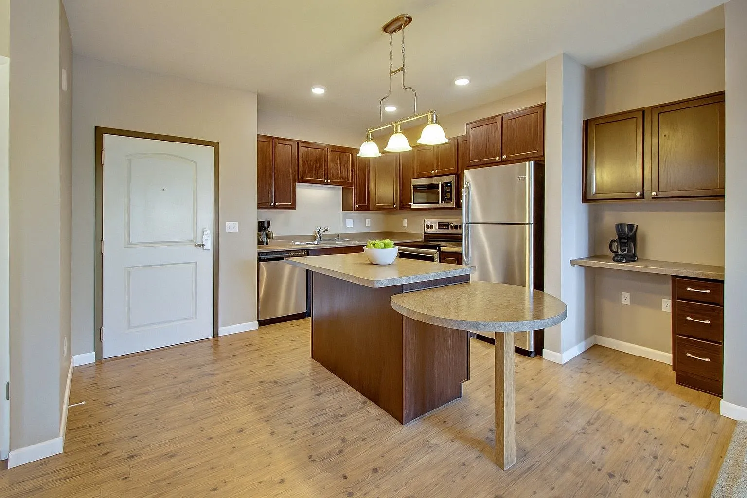 Dakota Commons Apartment Homes — Photo 2